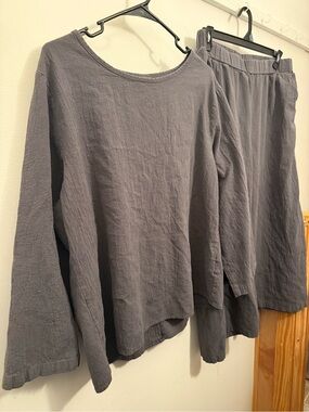 Women's Relaxed Long Sleeve Top in Charcoal Gray